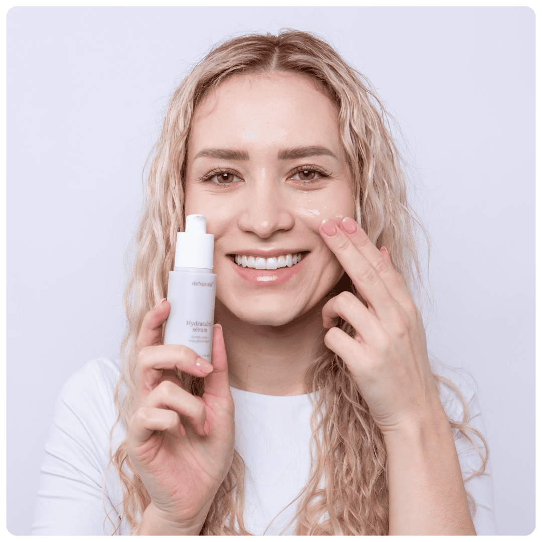 Aplikace hydratačního séra deNatura